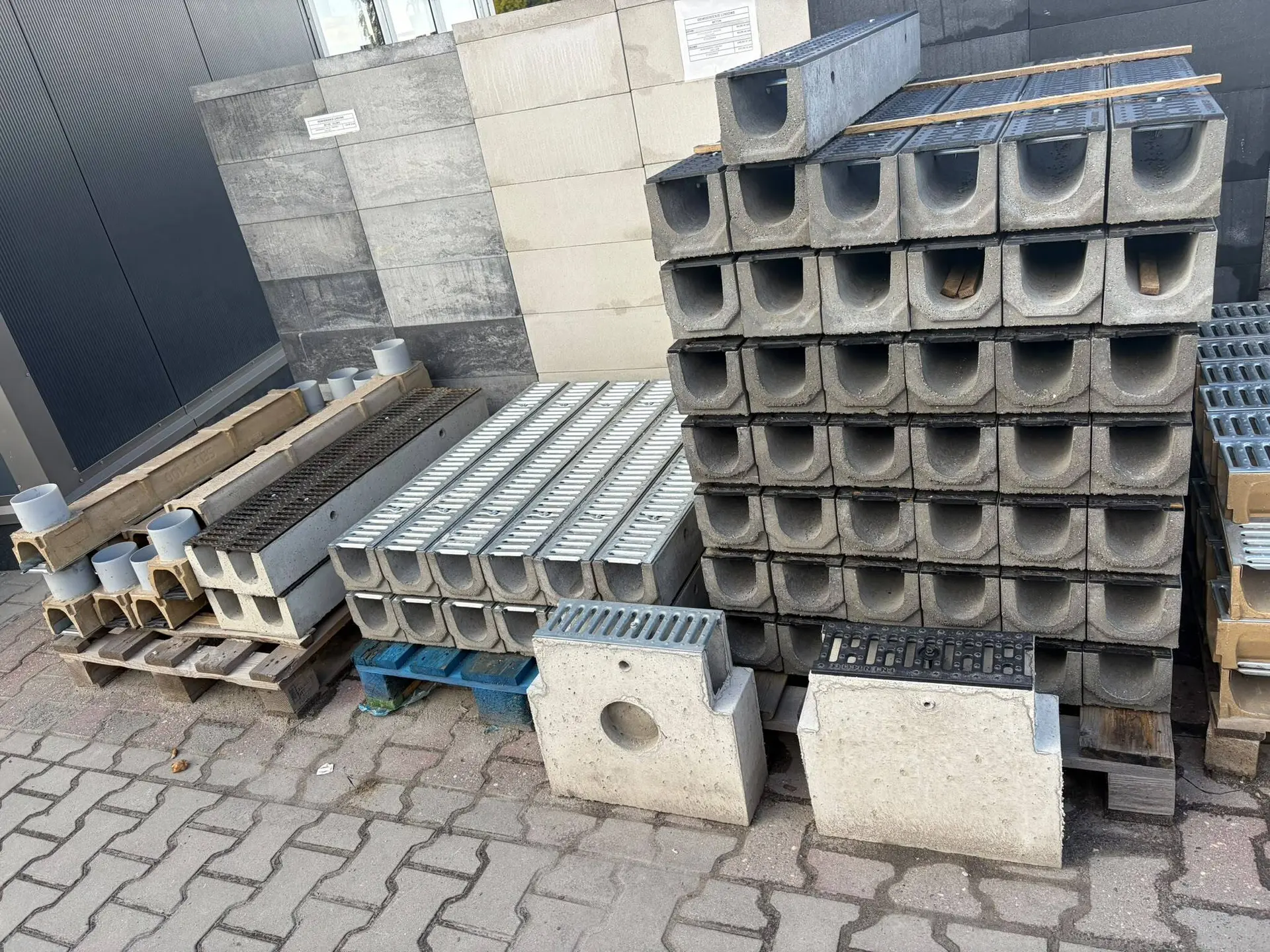 Odwodnienia liniowe betonowe i studzienki
