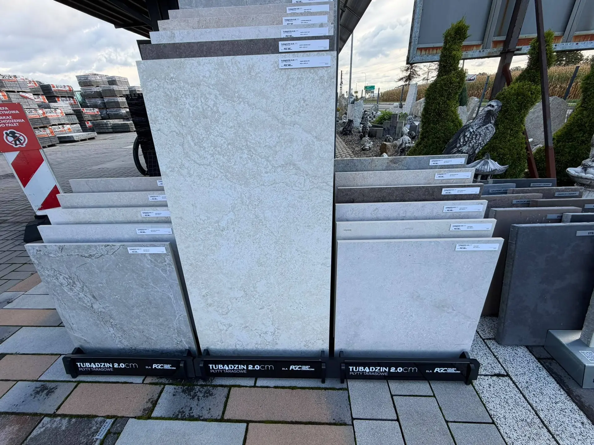 Płyty tarasowe Tubądzin 2 cm na stojakach