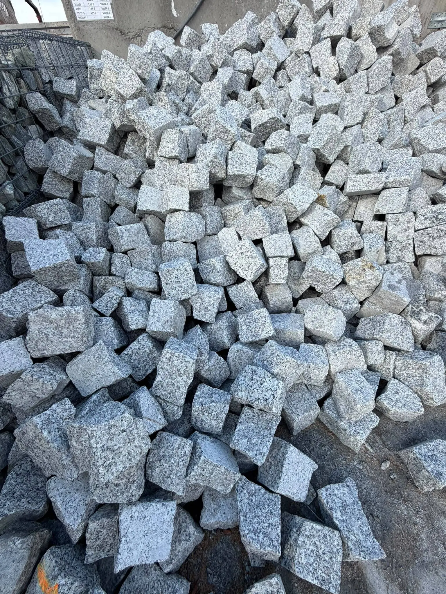 Kostka granitowa na placu