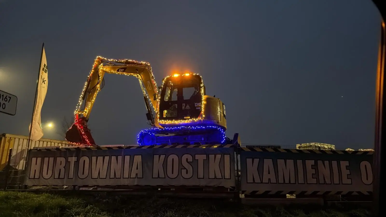 Plac składu AREX z kamieniami ozdobnymi